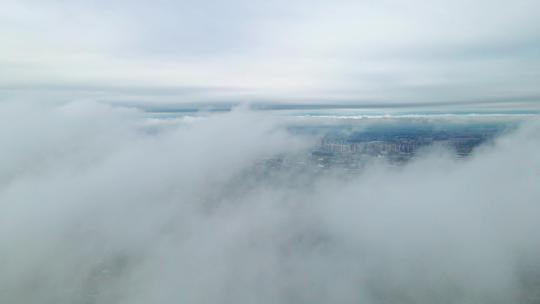 4k航拍穿越城市上空云层