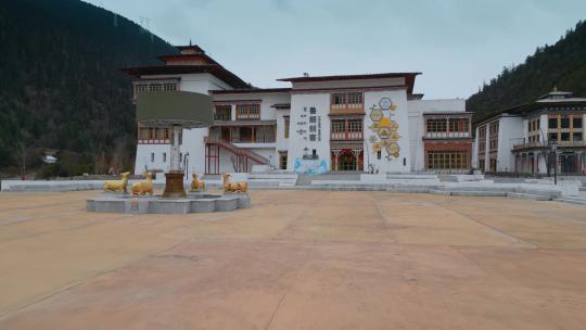 西藏旅游风光318国道鲁朗小镇创客中心