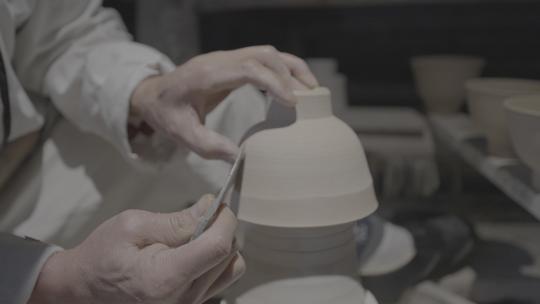 江西景德镇古窑民俗博览区匠人手工瓷器制作视频素材模板下载