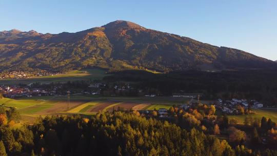 阿尔卑斯山的一个小村庄视频素材模板下载