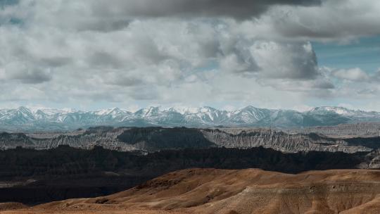 西藏旅游风光扎达土林喜马拉雅山脉全远景
