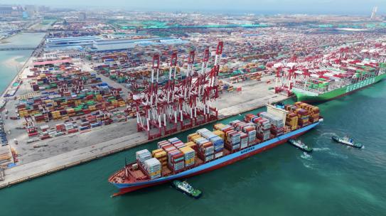 港口 码头 邮轮靠岸 经济贸易集装箱 物流