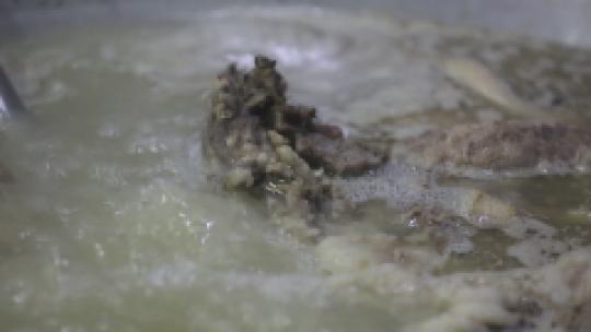大锅里煮沸的羊肉 羊肉汤视频素材模板下载