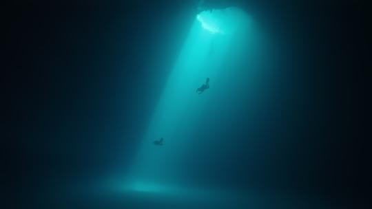 水下深处潜水探险