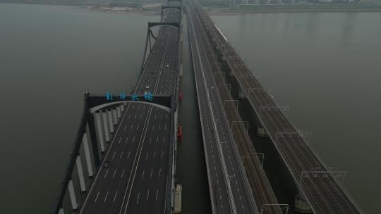 杭州彭埠大桥高铁火车汽车环绕