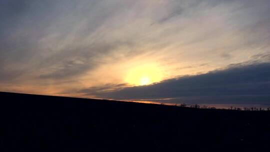 太阳落在云海山后延时摄影