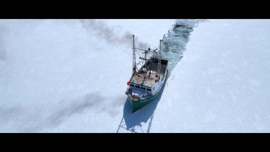 航拍冰山中的海船纽芬兰拉布拉多冰山巷视频素材模板下载
