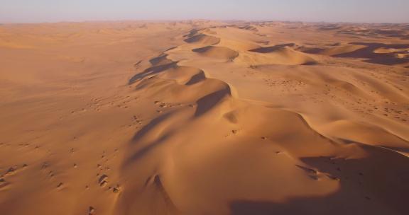无尽的沙漠和沙丘