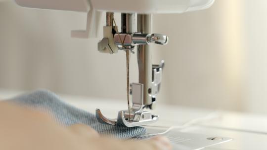 缝纫机缝布料服装工厂裁缝店西服定制轻工业