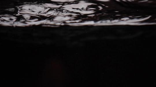 水下水滴水珠黑色背景