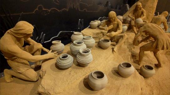 远古原始社会陶器皿制作视频素材模板下载