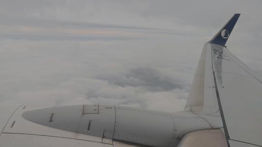 山东航空公司航班窗外的云海风光