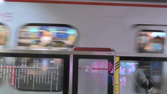 北京地铁一号线列车进站出站视频素材模板下载