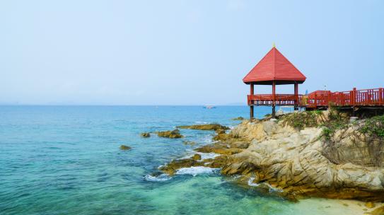 海南三亚蜈支洲岛海边凉亭海滩栈道栈桥海景