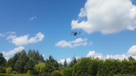 无人机在空中飞行视频素材模板下载
