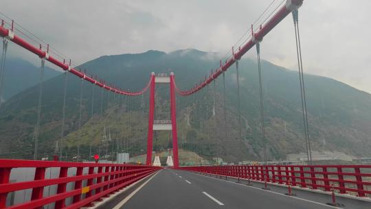 驾驶员视角自驾游川藏线大渡河大桥视频素材模板下载