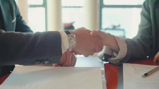 企业商务男士握手合作成功人士握手视频素材模板下载