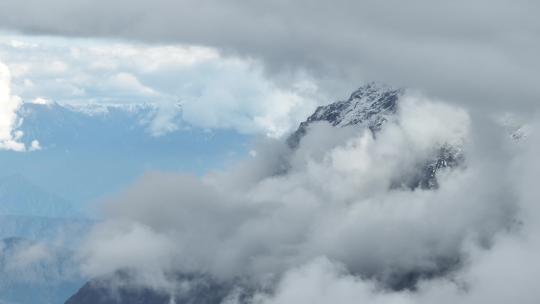西藏南迦巴瓦峰山峦云雾航拍709