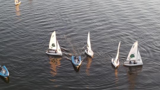 美国新奥尔良庞恰特雷恩湖的小艇帆船和摩托艇视频素材模板下载