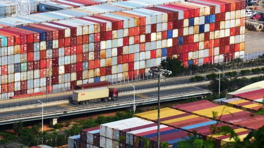 航拍城市货运港口物流集装箱码头交通车流