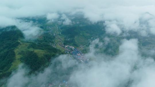 4K贵州航拍云海穿梭自然风光山峰
