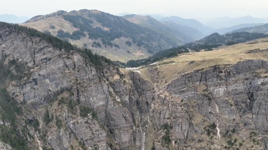 航拍湖北旅游神农架山谷道路自然风光