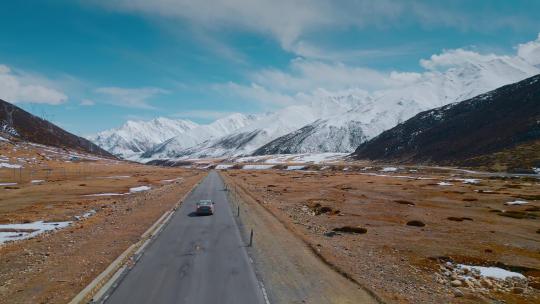 西藏旅游风光318国道蓝天白云雪山牧场