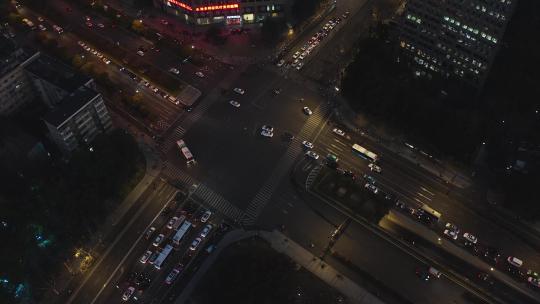 城市晚高峰十字路车流航拍杭州环城北路