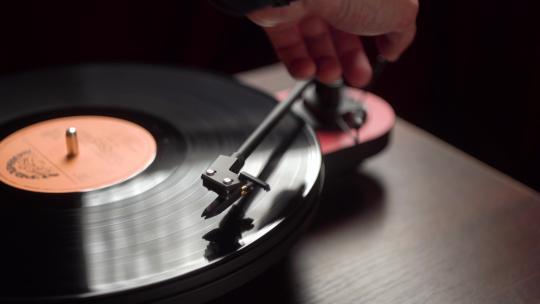 拨动唱片机