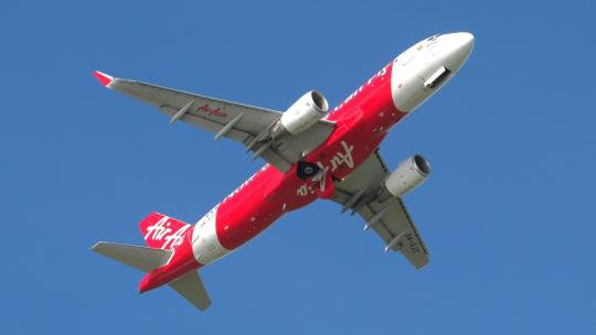 4K稳定：兰卡威机场亚航A320客机起飞