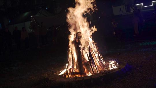 火 火堆 篝火 晚会 熊熊烈火 木头火堆