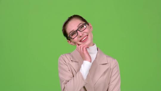 女孩梦想她的新工作。绿屏