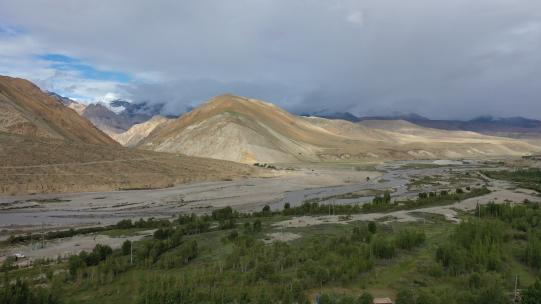 航拍西藏 大山 风景高清在线视频素材下载