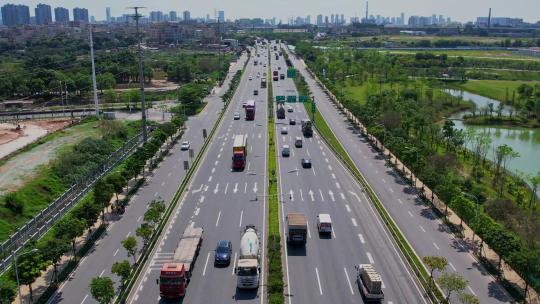 航拍城市道路交通车流行驶