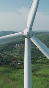 竖屏航拍户外山区风光新能源风力发电