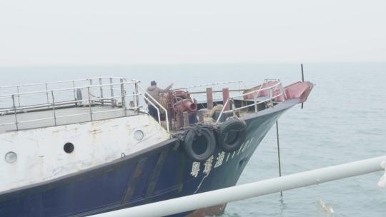 4kl1广东雷州渔民驾驶渔船出海4视频素材模板下载