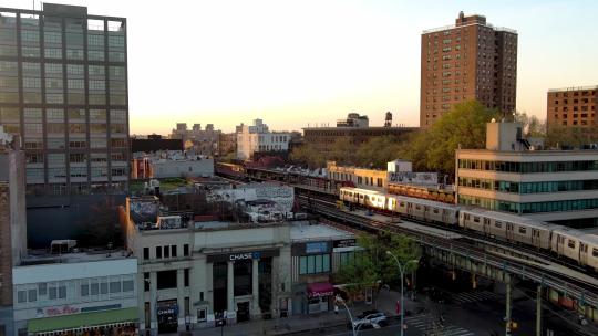 城市航拍纽约布鲁克林区威廉斯堡地铁列车