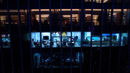 写字楼加班航拍夜景高清在线视频素材下载