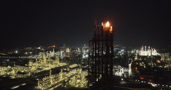 晚上石油炼化厂石化工厂夜景航拍