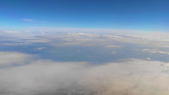 湖北宜昌飞机窗外的云景风光