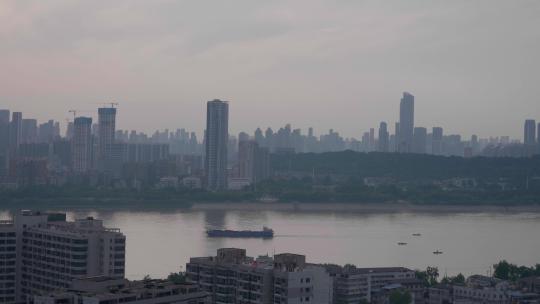 武汉长江两岸大桥黄鹤楼地标城市建筑全景视频素材模板下载