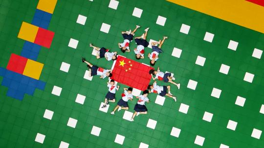 中国梦国庆节小孩与红旗祝福祖国视频素材模板下载