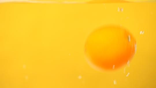 橙子入水一瞬间视频素材模板下载