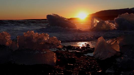 夕阳下的冰岛