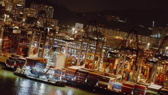 航拍香港青衣集装箱港口运作夜景