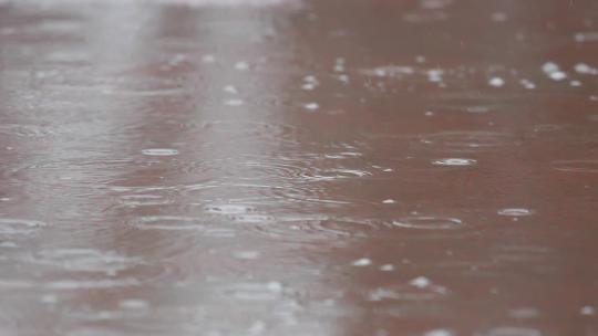 在雨中奔跑视频素材模板下载