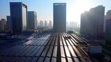 城市屋顶太阳能板光伏 太阳能 新能源高清在线视频素材下载