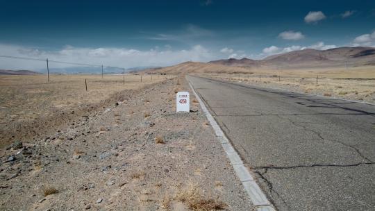 西藏旅游风光219国道公里桩行道碑