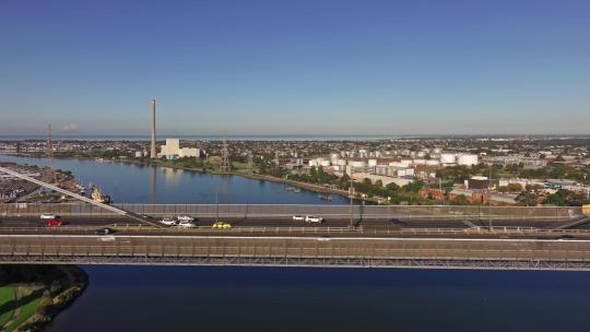 城市航拍墨尔本西门大桥车流交通澳大利亚