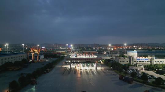 重庆渝新欧公铁物流园夜景航拍4K视频素材模板下载
